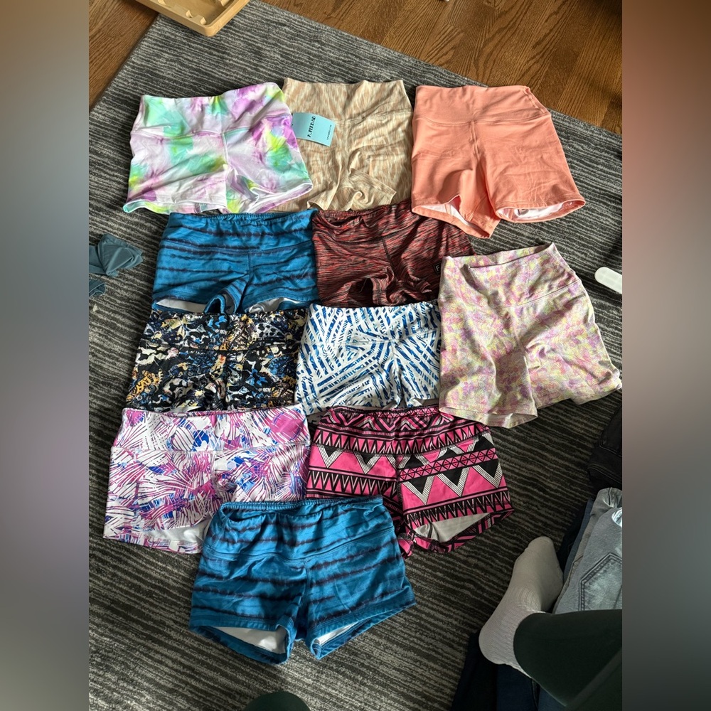 Fleo shorts all size small